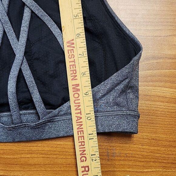 Lululemon Energy Sports Strappy Bra Size 4 - Picture 4 of 6